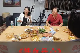 祝大家新年快乐！感谢2024的陪伴，祝大家新的一年琴艺更进一步！《铁血丹心》演奏：严洁敏  李潇蓉 #二胡 #二胡演奏视频封面