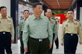 习近平在视察火箭军某旅时强调，要立足实际积极作为，探索创新战略力量运用样式和组织模式，把手中武器的战略功能充分发挥出来。视频封面