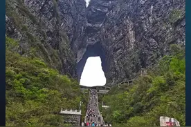 张家界成韩国人旅游胜地，被称此生必来的地方，游览后直呼太震撼 #张家界 #旅行 #文化 #老外看中国视频封面