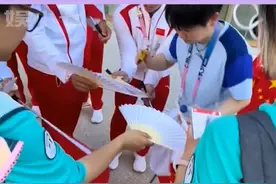 国乒队两眼一睁就是签！#国乒 #签名 #王曼昱视频封面