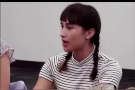 美国17岁女孩变性后后悔了，13岁向父母出柜15岁乳房切：“当时被社交媒体影响，不明白变性后果” 视频封面