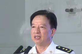 海军副政治委员程坚表示，海军航母舰队再次访港，体现了党和国家对特区的深情厚爱，彰显海军对香港繁荣稳定的坚定支持。#山东舰 #山东舰访港 #程坚 #第一视角看山东舰