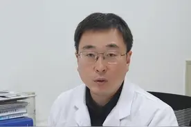 身上长隧道样的皮疹 可能是虫子爬进皮肤里引起的 #开工健康手册 #换季健康攻略 #医学科普 #疥疮感染 #疥虫视频封面