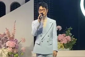 李行亮多个商演活动遭抵制 淮安吾悦广场删除其商演预告视频 有经纪人称李行亮出场费将或超20万 档期已排至明年2月#李行亮 #麦林 #李行亮商演 #淮安 #吾悦广场视频封面