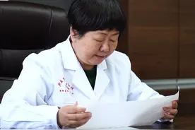 甲亢突眼患者可不要放任不管，不然后果越来越严重 #甲亢 #突眼 #健康 #医学科普视频封面
