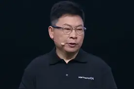 余承东感性发言 #余承东  在#华为  开发者大会2025上宣布HarmonyOS6启动开发者Beta，并在发言中感性地说：“#鸿蒙  已进入最好的发展状态！