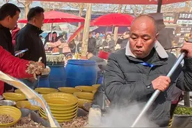 河南开封大集市，地毯羊汤烩面胜似吃大席，烩豆腐炒凉粉都要吃视频封面