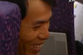 “中国护照掉了？没关系，会唱国歌就行！”空姐讲述真实的撤侨故事#感动瞬间 #为祖国点赞 视频封面