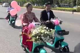 5月26日，山东临沂，一对新人骑共享电动车结婚，他俩的对话比任何誓言都动听视频封面