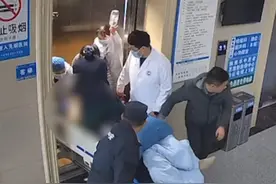 女子突然倒地心跳骤停，医护40分钟生死竞速，8人分四组轮番上阵，胸外按压2800余次紧急抢救。视频封面