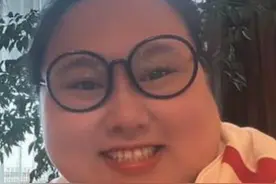 李雯雯晒和王楚钦合照，被孙颖莎粉丝网暴，多位极端粉丝永久禁言视频封面