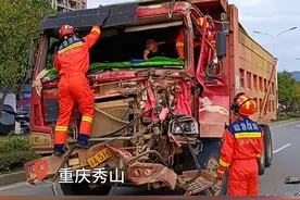 一辆水泥搅拌车与渣土车相撞，渣土车司机被困，“蓝”朋友紧急救援！#重庆秀山 #交通事故 #蓝朋友 #消防救援 #安全驾驶视频封面