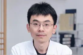 一觉醒来，发现头顶秃了一块？ #头秃 #脱发 #脱发怎么办 #硬核健康科普行动  #医疗健康创作训练营视频封面