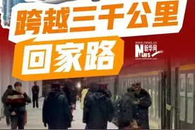 坐上翱翔蓝天的航班、再登上悠悠“慢火车”，这样的旅途你试过吗？归家的喜悦、离别的不舍……走，今天跟随我们的镜头，看看跨越三千公里的回家路上发生哪些故事。#我的铁路风景 #回家的路就是最美的风景 #新春走基层视频封面