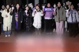 2025山东春晚录制现场，偶遇山东观众热情欢迎@张艺兴 ！纷纷喊话为张艺兴打call！#张艺兴新歌想融入非遗纸翻花  #山东春晚视频封面