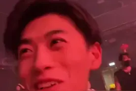 #粉丝酒吧偶遇任权 来看看帅哥的状态如何呐！#任权 视频封面