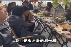 杭州塘栖村“天空草莓瀑布”爆火，游客可以随时摘草莓，还增加了村集体收入！#草莓瀑布 #塘栖村 #秀我中国视频封面