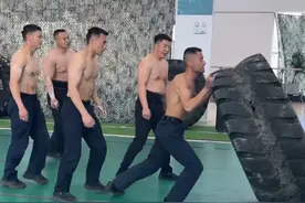 翻起200公斤的轮胎比手速 新疆特警特战力量精英赛展开 极限交锋 4月15日，2025年新疆公安特警特战力量精英挑战赛在自治区公安厅特警总队训练基地举行。比赛中，各参赛队伍需协作翻转200公斤的重型轮胎，每队需完成翻动50次，用时最少者为胜，以此考验爆发力与团队配合。#公安特警 #新疆特警 #挑战赛  #拼搏精神 #体重管理年视频封面