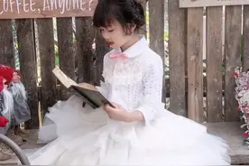 如果大家在某个婚礼上，看到小花童的裙子是东拼西凑的，请不要惊讶。视频封面