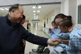 莫言坦言为19万美元来香港领爱心奖：全部捐出，一分不留！这笔钱可以救治60名先心病患儿视频封面