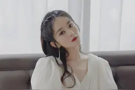 一张高清照曝光，揭开赵丽颖不做美甲真相，原来不止低调那么简单#赵丽颖 #迪丽热巴 #鞠婧祎 #白鹿 #2024影娱年终大赏