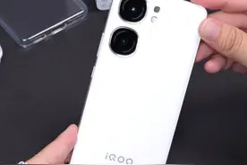 这小手机一天迷我八百次！终于拿下，沉浸式开个箱！#iqoo视频封面