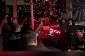 哥哥女朋友第一次去家里，全家20多口人齐出动放礼炮迎接，被重视的感觉真好！#仪式感 #被重视的感觉真好 来源@YouYou/.视频封面