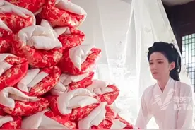 “一胎生99个娃”短剧已下架，剧情“癫”到主演直播吐槽，沉迷在博眼球的短剧，已不知天地为何物了。
