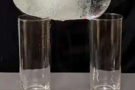 烧红的铁球vs冰块视频封面