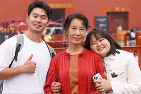 后来，我们都没能实现给父母许下的诺言，却依然是他们心里的小骄傲。#百亿剧好看计划#带父母去北京视频封面