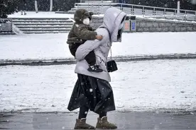 【降温可达12℃以上 春节回家或遇大范围雨雪】气象部门预计，1月23日到25日，我国中东部地区将迎大范围降水，局部地区有大雪或暴雪。视频封面