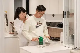 3.3㎡新婚夫妇改造开放式厨房~ 功能颜值双提升！ 位置：北京
面积：52㎡
#恒田设计 #设计师王恒  #厨房设计布局 #室内设计 #北京设计公司