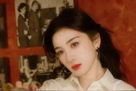 霸道总裁or温柔千金？选对配饰，白衬衫也能让你气场拔高一个度！快来get奕姐同款 #Agatha