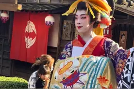 花魁又要出门迎接贵客了 #抖音看世界 #纪录片 #国外视频分享 #奇闻趣事视频封面