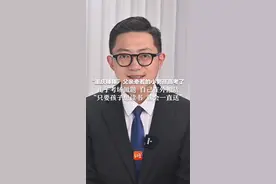 “重庆棒棒”父亲牵着的小男孩高考了 儿子考场做题 自己在外搬货 “只要孩子想读书 就会一直送”视频封面
