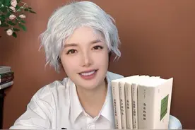 上研究生时，在图书馆看《社会契约论》， 怎么都看不下去，读完法学博士后，钟书峰自己在业余时间翻译了一些列法学经典著作，他希望更好的翻译能让大家更有读书的热情，和对经典的信心。#读书  #书单  #好书推荐  #人文星闪耀计划  #知识创作人视频封面