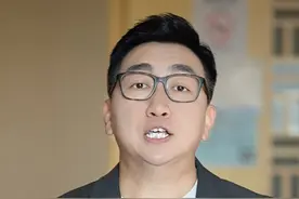 #羽毛球 #羽毛球涨价 #体育 涨价速度比黄金还猛！你平时会打羽毛球吗？视频封面