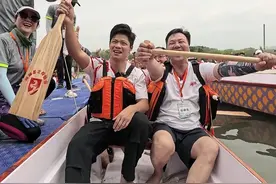 在线观看苏炳添端午节“狂飙”赛龙舟，和队友奋力齐驱、现场超燃，无奈被反超。#苏炳添广州赛龙舟被反超  #端午市集  #端午就要这样过视频封面