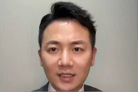 记者探访全球最大的“蟑螂”养殖基地时，生吃了一只活蟑螂：吃出了核桃味+双皮奶的丝滑口感……#美丽主播说新闻