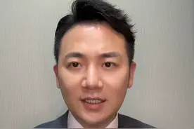 记者探访全球最大的“蟑螂”养殖基地时，生吃了一只活蟑螂：吃出了核桃味+双皮奶的丝滑口感……#美丽主播说新闻