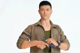 9月18日（报道时间），“#嘎子哥 ”谢孟伟因穿警服直播带货，被行政拘留7日。参演电影出品人：其戏份将被拿掉，与他搭戏的演员全部被叫回重拍。