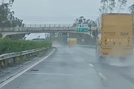 7日上午，《今日关注》记者跟随蓝天救援队出发赶往湛江，沿路可见飞驰的供电抢修、应急通讯等车辆，救灾复产充分体现“广东速度”。视频封面