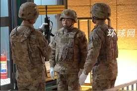 接过钢枪，走上哨位，除夕夜，将军替兵站岗视频封面