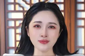 10岁小孩开锁，安全问题惹争议。 #10岁小孩 #开锁 #安全 #曹小月 #抖音热评视频封面