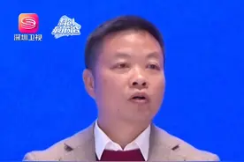 何小鹏在2025#广东省高质量发展大会  夸赞Deepseek在数字世界的突破，并官宣小鹏汽车将在今年量产自研芯片，希望自动驾驶、机器人领域在物理世界也有所突破。#何小鹏  #陆地航母  #Deepseek  #自动驾驶视频封面