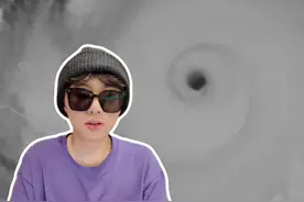 桦加沙开始做“双眼皮”！桦加沙会继续加强吗？ 科普航发现，桦加沙达到17级以后，它的底层扫描上出现了双眼墙，这其实是桦加沙正在进行眼壁置换。为什么会出现眼壁置换？桦加沙会继续加强吗？这是好事还是坏事？#台风桦加沙 #眼壁置换 #风王 #知识前沿派对 #青年创作者成长计划  @中国气象爱好者 @中气爱怎么说