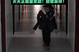 老师持续两年背“嗜睡症”学生回家：“想帮他诊断病情，找到妈妈！”视频封面