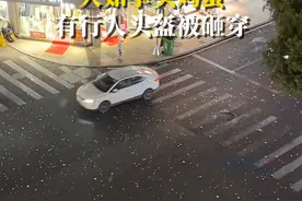 福建遭遇雷雨冰雹灾害天气 3月3日，福建多地遭遇强对流天气袭击，气象局发布“强对流预警IV级”中雨并伴有雷电，更有多地下起了冰雹。3月4日部分县市仍有8-11级雷雨大风或冰雹、短时强降水等强对流天气。#福建遭遇雷雨冰雹灾害天气  #福州冰雹   #天天讲安全视频封面