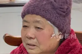 错认假父16年男子今日认亲 生母：老伴临终前都惦记着寻子，已经买好礼物等着团圆
 
大皖新闻讯 1月17日，备受关注的错认假父16年当事人王刚将赶到安徽蒙城认亲，与生母团聚。17日上午，大皖新闻记者来到王刚哥哥家，说起儿子，其生母刘女士几度落泪，从得知儿子找到后，她就激动得一直没睡好觉，盼着团圆。
 
刘女士介绍，她有4个孩子，两个女儿，两个儿子，王刚是老小，在家时小名叫星星，很小时就离开家，算起来已有40年左右没见。此后，家里也找了，但一直没找到，老伴临终前都惦记着寻子，叮嘱家人要找到小儿子。如今愿望成真，全家都激动不已，她已经准备好了礼物——一件棉袄，希望给多年未见的儿子送去温暖。
 
大皖新闻记者 韩喻 于源绮 李勇视频封面