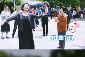 #警察荣誉 当傲娇老公主遇到土方女魔头，纯纯变成喜剧片啦～夏洁妈妈和大为妈妈成为好朋友，一起奏乐一起舞！#夏洁妈妈被大为妈妈劝下凡了 视频封面